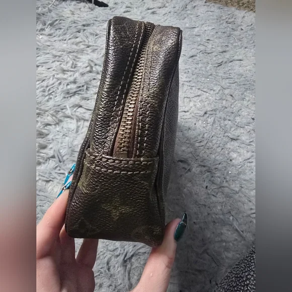 Louis Vuitton Brown Signiture Mono 23 Trousse Toiletry Bag (EUC)(COA)✨️🖤✨️ - Picture 5 of 16